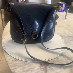 Authentic Epi black shoulder back purse